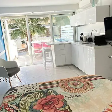 Apartment Village Naturiste En Rdj ,piscine ,parking