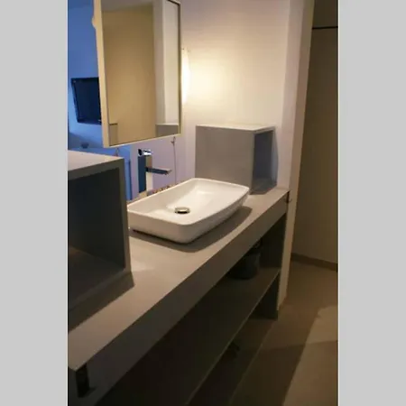 Village Naturiste En Rdj ,piscine ,parking Agde